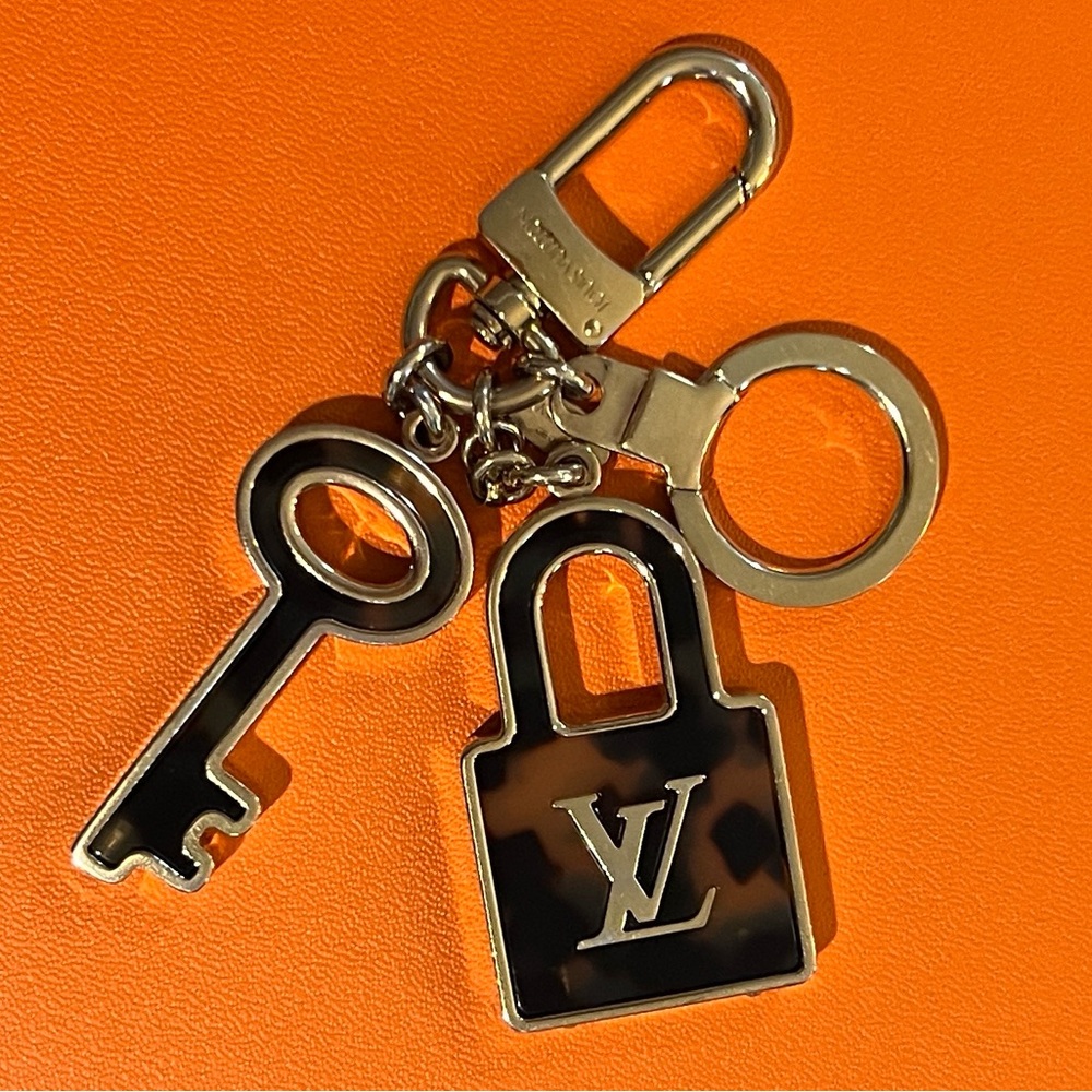 Authentic Louis Vuitton Tortoise Gold Cles  Confidence Bag Charm Key Ring